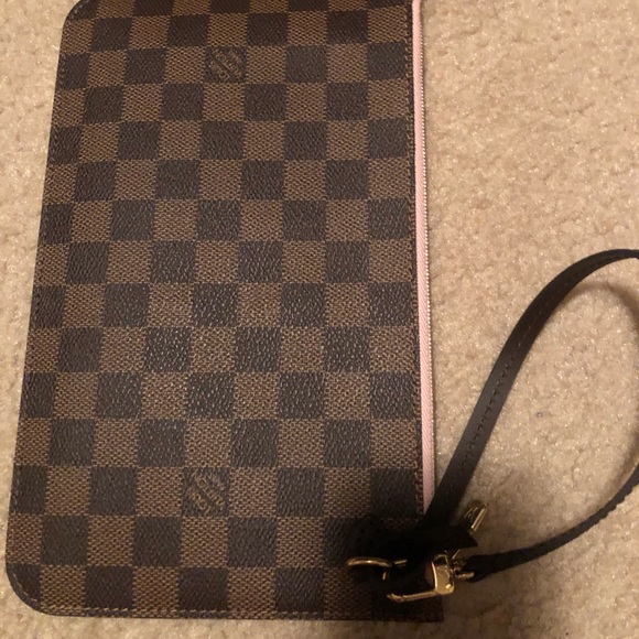 LOUIS VUITTON
Damier Ebene Neverfull MM GM Pochette Rose Ballerine (authentic) - Picture 2 of 7